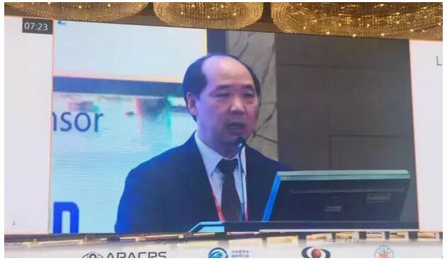 易游体育集团众多专家受邀出席，并在多个重要论坛作专题发言、论文发言和壁报交流(郭海科教授和张广斌教授在多个论坛担任会议主持)，与国内外眼科同行坐而论道，大放异彩!其中，在“大师功夫论道”环节，易游体育集团业务副总院长、 席白内障专家、厦门大学附属厦门眼科中心郭海科教授凭借高明 的手术技巧，从13位世界 白内障屈光手术大师中脱颖