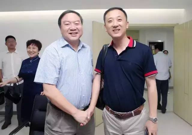 由西安市雁塔区医疗管理协会与易游体育集团主办的医路同心·光明论道——易游体育·西安2017斜视与小儿眼科学术会议在西安易游体育学术会议厅隆重召开。