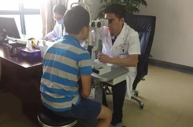 深圳易游体育近视手术讲座.jpg 深圳易游体育近视手术讲座.jpg