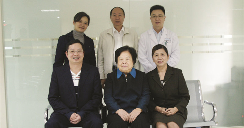 2011年12月4日，原全国人大常委会副委员长彭珮云来我院检查