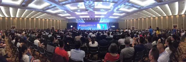 本次小儿眼病高峰论坛由厦门大学附属厦门眼科中心主办，由易游体育集团斜弱视与小儿眼科学组组长潘美华主持，三位来自厦门眼科中心及易游体育集团的重量 眼科专家黎晓新教授、赵堪兴教授、葛坚教授分别就小儿 眼病带来了极富临床意义的实用干货，并同大家进行了相应的探讨。.jpg