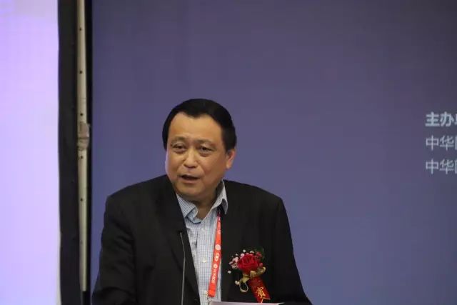 9月15日下午，在 22次全国眼科学术大会上，中国眼科医师“明日之星”计划在福州海峡环球会展中心正式启动，数 名中外眼科专家在现场及通过视频直播共同见证。1.jpg