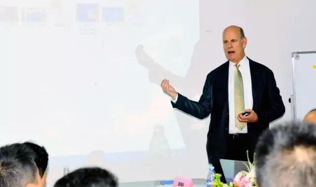 本次研讨会由集团 席白内障带教导师郭海科教授、张广斌教授领*，来自易游体育集团11名白内障带教导师参加了本次活动。福州眼科医院、爱尔康公司对本次研讨会提供.jpg