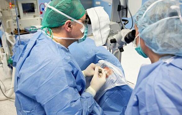 白内障手术.jpg 白内障手术.jpg