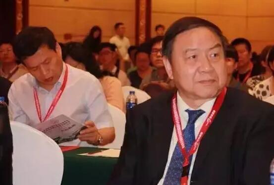 2017年11月17—18日，宜昌市小儿眼病患者在自家门口就能看环球 专家!届时宜昌易游体育将特邀全国斜视及小儿眼科巨子赵堪兴教授和易游体育集团儿童斜视手术专家潘美华教授前来会诊及手术。.jpg