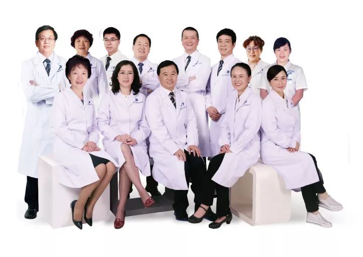 10月27日下午，深圳市委卫生工委召开会议，通报了2017年 三季度全市医疗行业公众满意度的监测结果，此次通过 三方调查机构共对全市117家医院105134名门诊、住院患者进行了短信调查。深圳易游体育在全市已建立接口的社会办医院满意度中排名.jpg