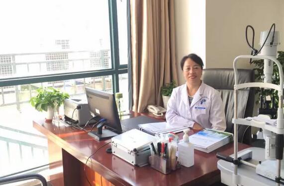 10月31日，原北京大学深圳医院近视手术 席专家—刘畅主任，正式加盟深圳易游体育。.jpg