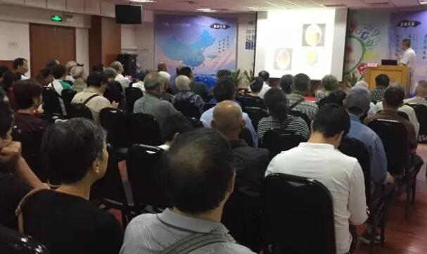 为提*社会各界对糖尿病防治工作重要性的认识,保护市民身体健康，普及糖尿病并发症的防治知识。在联合国“糖尿病日”期间，厦门大学附属厦门眼科中心开展关爱糖尿病患者系列公益活动，并于11月18日上午在医院大礼堂举行糖尿病公益讲座与 眼健康筛查。1.jpg