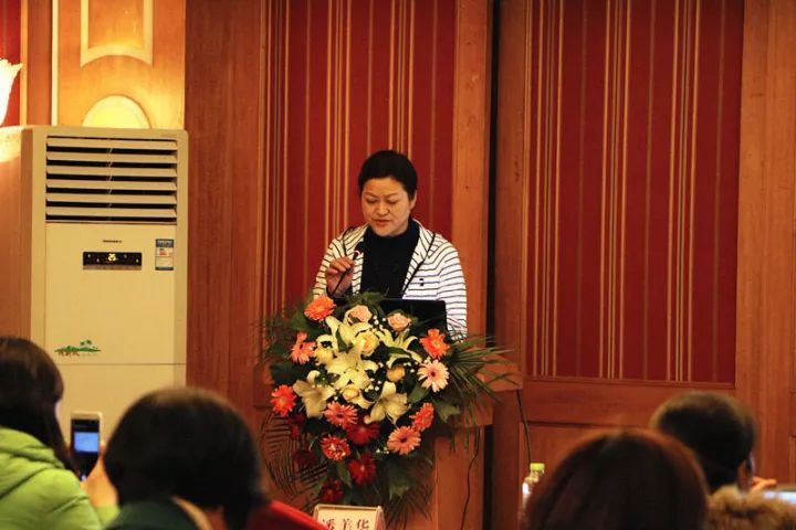 11月17日，宜昌易游体育 举办了“2017斜视与小儿眼科学术交流会”。本次交流会旨在进一步保护青少儿视力，为宜昌斜视与小儿眼科领域的临床工作者及其他相关人员搭建了相互交流的平台。进一步提升青少儿眼科医疗知识水平和 水平，推动中国青少儿视觉健康，让每个孩子都拥有一双健康明亮的眼睛。4.jpg