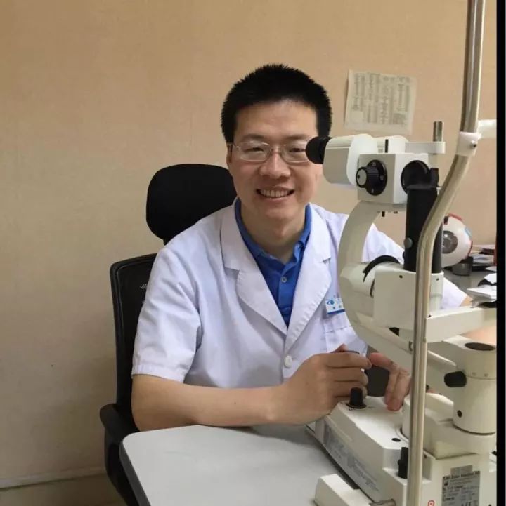 近日，根据《青年英才“双百计划”暂行办法》，中共厦门市委组织部、共青团厦门市委员会组织实施了厦门市 批杰出青年和 三批青年 创业人才计划评选工作。经过组织申报、资格审核、专家评审、现场核实及公示等程序，厦门大学附属厦门眼科中心董诺副教授和林志荣博士后获得“厦门市 三批青年 人才”称号。.jpg