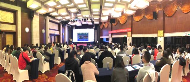 本次学术会议由深圳易游体育主办，邀请了来自国内外众多眼科专家大咖进行专题讲座，共同探讨和分享国内外眼科领域的 与发展，进一步加强了眼科界同仁之间的交流和学习。.jpg