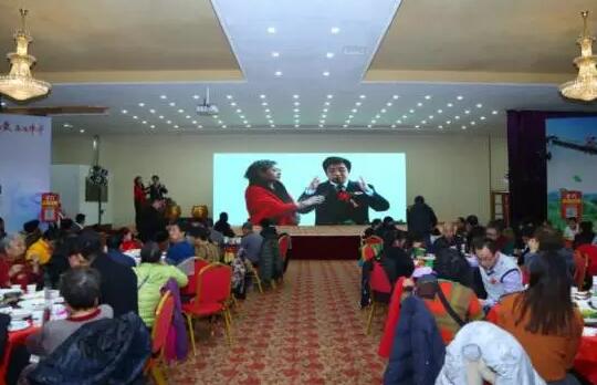 12月12日，易游体育应邀参加“茶香传爱 益暖中华”大型公益活动。此次公益活动主题为关爱贵州孤寡老人，关爱残障儿童，由业务院长杨付合先生亲自带队前往参加活动。2.jpg