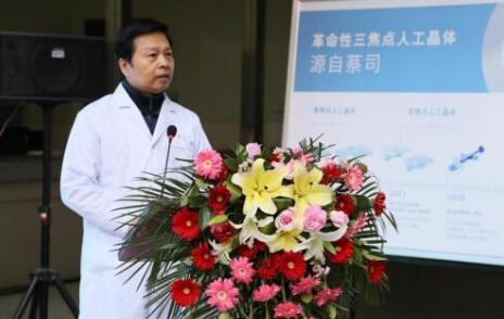 12月17日，由郑州慈善总会、郑州易游体育视光眼科医院与卡尔蔡司(上海)管理有限公司联合举办的“2018视光眼科医院上上老视产品发布会暨 届‘正值夕阳美，较是晶彩时’中老年眼病科普论坛”在郑州易游体育视光眼科医院隆重召开。12月17日，由郑州慈善总会、郑州易游体育视光眼科医院与卡尔蔡司(上海)管理有限公司联合举办的“2018视光眼科医院上上老视产品发布会暨 届‘正值夕阳美，较是晶彩时’中老年眼病科普论坛”在郑州易游体育视光眼科医院隆重召开。3.jpg