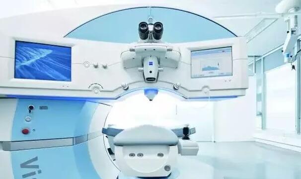 2014年，厦门眼科中心 在福建引进世代一代近视激光手术设备——德国蔡司全飞秒激光，揭黎明又一*次站在了时代的 ，但也处于一个新的起点3.jpg