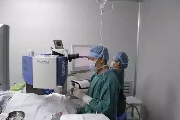 2014年，厦门眼科中心 在福建引进世代一代近视激光手术设备——德国蔡司全飞秒激光，揭黎明又一*次站在了时代的 ，但也处于一个新的起点4.jpg