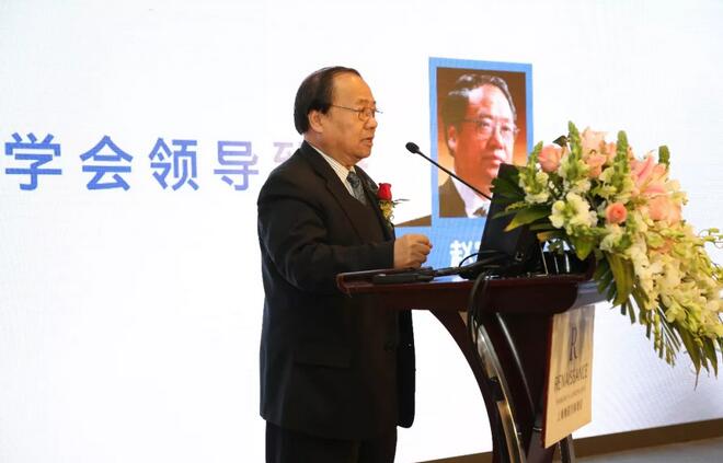 2018年1月20日，由中国非公医疗机构协会眼科 委员会主办，上海和平眼科医院承办的中国非公医疗协会眼科委员会屈光性白内障手术上海高峰论坛在上海豫园 丽大酒店隆重召开。大会内容聚焦屈光白内障手术相关问题，分为专家讲座、专题讨论及院长论坛三大板块进行。这是上海乃至全国的一*次大规模、高水准的眼科盛会，云集了来自全国 屈光白内障手术大咖们、专家学者和300余名眼科同仁齐聚一堂3.jpg