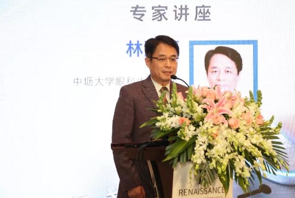 2018年1月20日，由中国非公医疗机构协会眼科 委员会主办，上海和平眼科医院承办的中国非公医疗协会眼科委员会屈光性白内障手术上海高峰论坛在上海豫园 丽大酒店隆重召开。大会内容聚焦屈光白内障手术相关问题，分为专家讲座、专题讨论及院长论坛三大板块进行。这是上海乃至全国的一*次大规模、高水准的眼科盛会，云集了来自全国 屈光白内障手术大咖们、专家学者和300余名眼科同仁齐聚一堂16.jpg