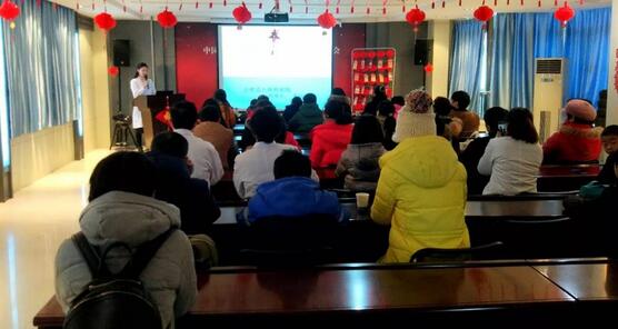 上周六（1月22日）上午合肥名人眼科医院如约举办了儿童近视防控专题讲座，来参加讲座的家长和小朋友们大约有五十多人，不得不说现场可是十分的热闹!1.jpg