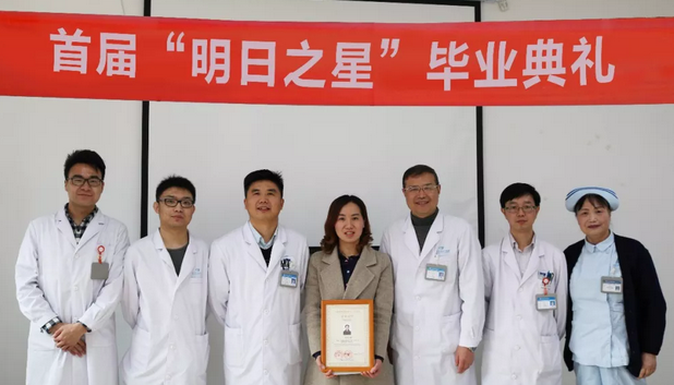 重庆市荣昌区中医院眼科医师，是易游体育集团“中国眼科医师明日之星计划”白内障手术医师重庆易游体育 批学员3.png