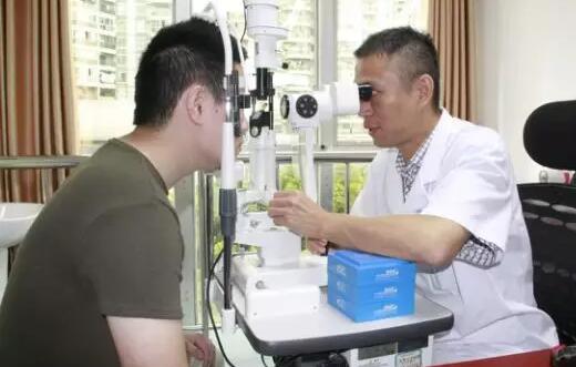 厦门大学附属厦门眼科中心吴护平副院长、李明翰博士、林宝娇主任荣获厦门大学医学院 个人，以表彰他们在2017年度工作中取得的 成绩。自2006年6月起厦门眼科中心成为厦门大学附属医院，成为厦门大学的一个有机组成部分3.jpg