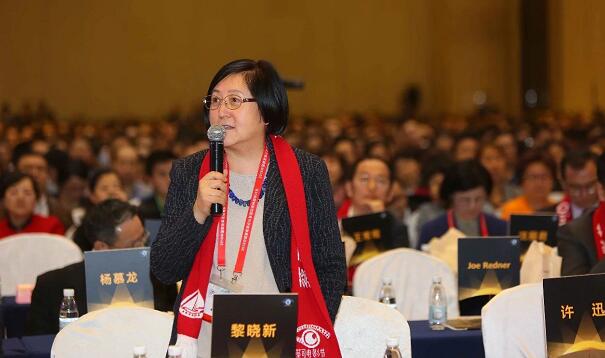 3月28日，为期4天的中国眼底病领域一年一度的学术年会“2018中国眼底病论坛暨环球视网膜研讨会”(RetinaChina 2018)在中国青岛召开。本次论坛由中国环球科技交流中心主办，《中华眼底病杂志》协办，会上翘楚云集，盛况空前，既是眼底病学诊疗领域的高水平年度学术盛会，也是世界眼底专家的一*次交流盛会3.jpg