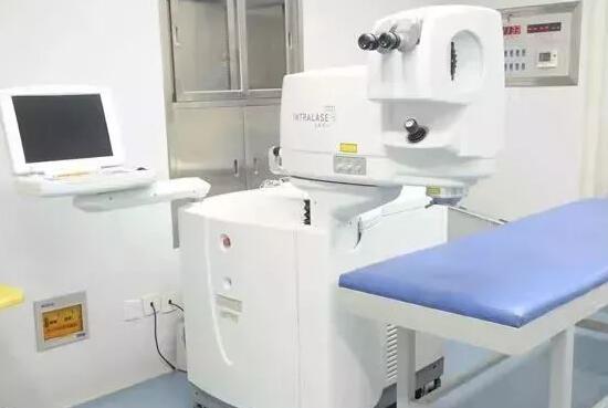 近视手术是国家征兵体检允许的视力 方式，这句话让无数近视热血青年重新拥有了军营梦。特别是近几年来，近视手术已经 帮助众多热血青年通过征兵体检。2018年征兵视力体检标准1.jpg