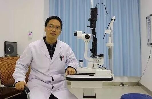 2017年10月30日小儿眼科及斜弱视科主任张兴兵在“ 三届全国验光与配镜职业技能竞赛”安徽赛区预赛中获得综合得分 一名。.jpg