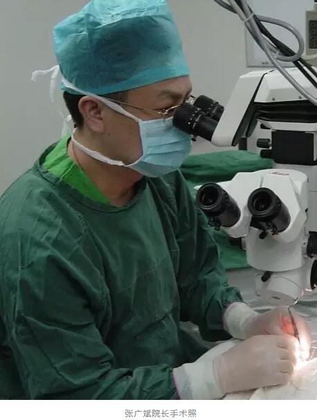 蔡司三焦点人工晶体把人眼看远、看中间距离以及看近的三个焦点都设计在一个人工晶体里面，用这样的人工晶体置换人自己的晶体，不但可以 晶体的透明性，还可以模拟人眼的变焦能力，让人重新同步拥有远中近的三种视力4.jpg