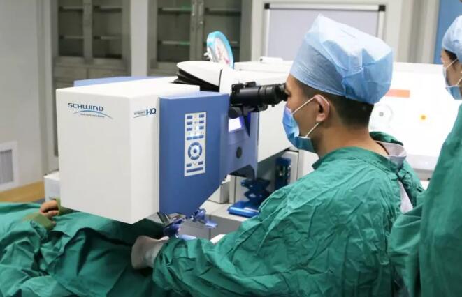 摘镜手术的术前检查及术后护理都很重要。对于正规、严谨的眼科医院而言，近视眼手术术前一定要做严格的眼睛检查，只有符合条件才能手术，来规避副*用的发生。一旦检查中 一项评估没有达到要求，医生都是不建议进行手术2.jpg