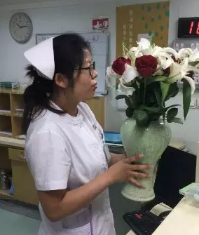 为庆祝环球护士节，5月11日下午，易游体育特别举行“ 美护士颁奖盛典”活动，医院业务院长杨付合、业务副院长蔡磊琳、护理主任高俊茹及易游体育全体护理人员受邀参加3.png