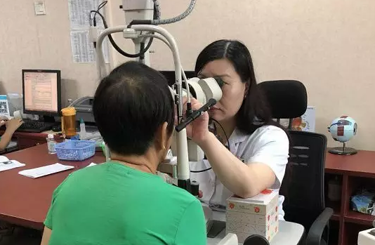 青光眼患者跨省来寻厦门眼科中心青光眼专科王玉宏主任就医1.png 青光眼患者跨省来寻厦门眼科中心青光眼专科王玉宏主任就医1.png