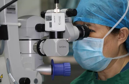 因眼外伤独眼又患葡萄膜炎、视网膜脱离 深圳易游体育赵铁英院长为其顺利手术1.png