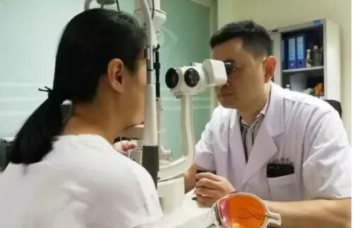 厦门眼科中心高度近视专科张淳副院长：用精良的技术 擦亮心灵之窗1.jpg