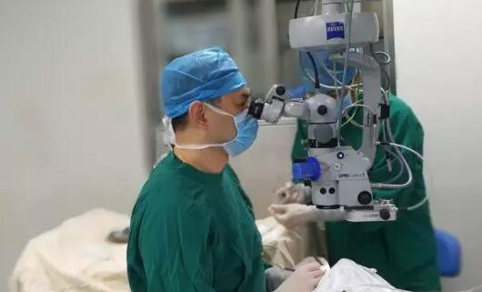 厦门眼科中心高度近视专科张淳副院长：用精良的技术 擦亮心灵之窗2.jpg