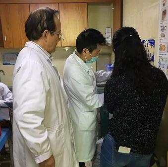 成都易游体育罗清礼教授为眼眶肿瘤患者顺利进行手术2.jpg 成都易游体育罗清礼教授为眼眶肿瘤患者顺利进行手术2.jpg