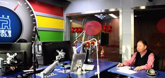 兰州易游体育院长燕振国教授应邀出席甘肃交通广播谈谈近视手术那些事儿.jpg 兰州易游体育院长燕振国教授应邀出席甘肃交通广播谈谈近视手术那些事儿.jpg