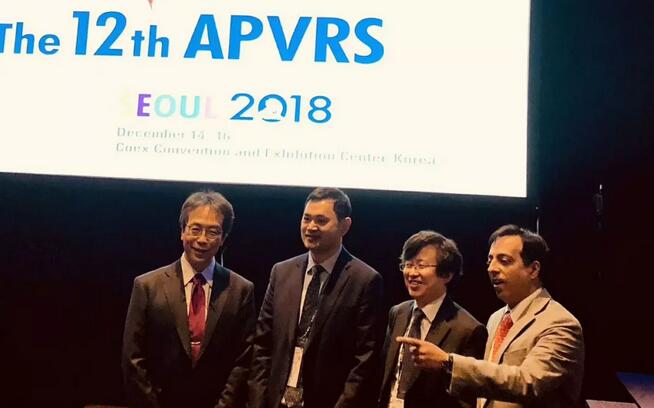 厦门眼科中心张淳教授在第12届亚太玻璃体视网膜学会大会（APVRS2018）上分享利用3D可视化眼科手术系统开展眼底手术1.jpg