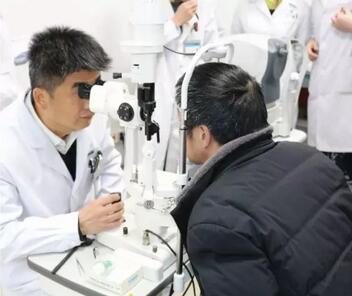 重庆易游体育安晓巨副院长：白内障手术什么时候做 ？1.jpg