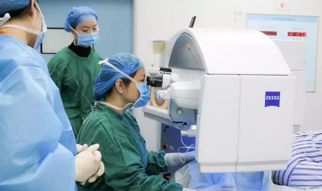 三十余年守护心灵的窗户，她是近视手术的安全舵手——重庆易游体育副院长汪红教授2.jpg