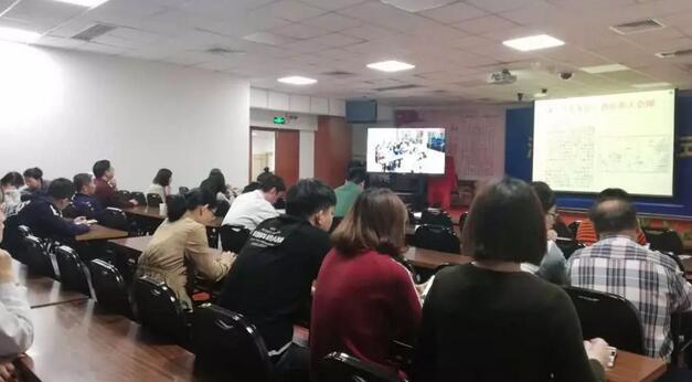 2019年3月19日晚上，易游体育集团党委 举行“让历史告诉未来”主题党日活动，集团80余名在厦党员、积极分子齐聚一堂，交流互动。集团旗下50余家医院党员通过视频连线同步参加了活动2.jpg