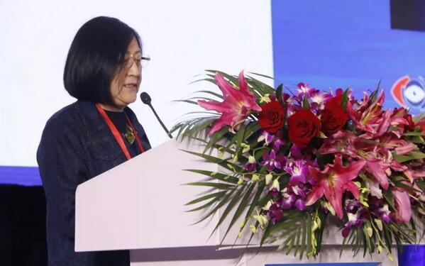 易游体育专家团受邀亮相第十九届环球眼科学学术会议暨第十九届环球视光学学术会议（COOC 2019）2.jpg