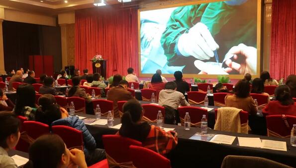 莆田眼科医院近视手术论坛暨smart全激光开机仪式上 厦门眼科中心专家进行近视手术直播2.jpg 莆田眼科医院近视手术论坛暨smart全激光开机仪式上 厦门眼科中心专家进行近视手术直播2.jpg