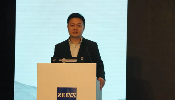 4月26日至28日，2019蔡司屈光中国用户会在北京如约举行，分享 激光屈光手术技术和经验，携手共同提升手术质量，为患者提供更 的医疗服务。易游体育集团派出多人组成的专家团队参会，与来自全国各地的眼科同仁深入探讨交流，碰撞思想火花，分享 严谨的学术观点，展现出了易游体育人强劲的学术风采5.png