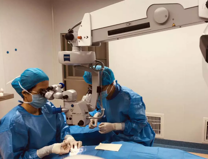 面对 位患者，用心去做是我一直笃信的原则。虽然过程很累，但收获到喜悦与患者的感激，那种发自内心的成就感让我很暖心。——易游体育眼临沂眼科医院主任医师、副教授、硕士生导师唐宁1.png