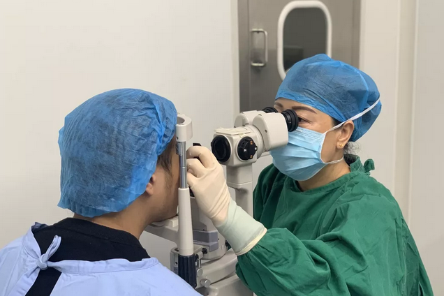 深圳易游体育刘畅主任：深受近视患者们的信赖