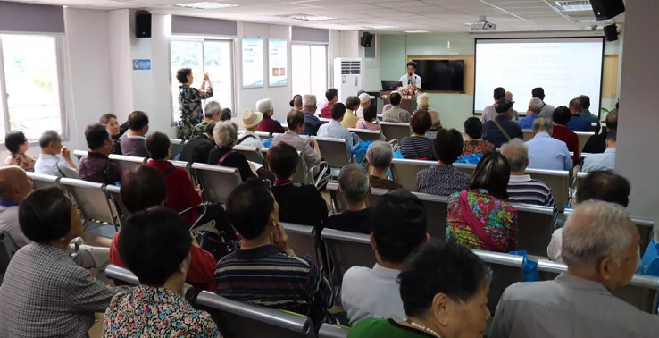 为了让更多的人认识糖网病、黄斑变性的眼底病的防治知识 5月25日福州眼科医院举行“关爱中老年眼底病健康知识公益讲座”1.png