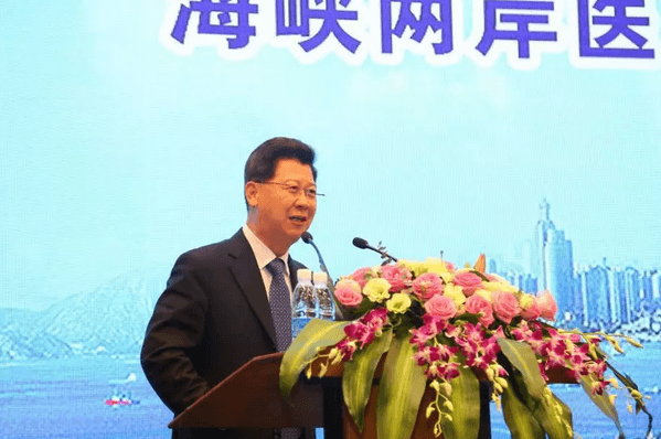 眼科界“ 强大脑”登鹭，掀起“头脑风暴” ——第五届易游体育环球论坛召开6.png