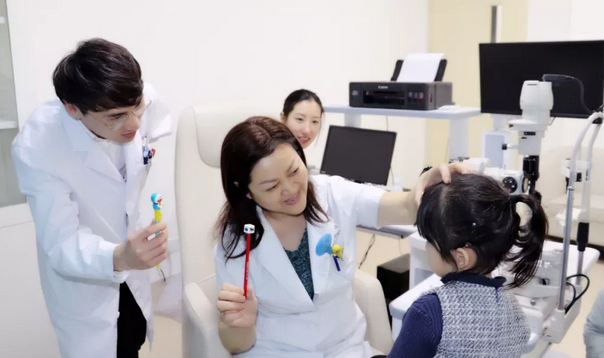 儿童节的礼物：厦门眼科中心“儿童青少年近视防控中心”揭牌、小儿眼科 眼病会诊平台启动2.png