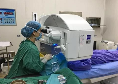 成都易游体育青光眼医生在本院接受全飞秒近视手术2.png 成都易游体育青光眼医生在本院接受全飞秒近视手术2.png