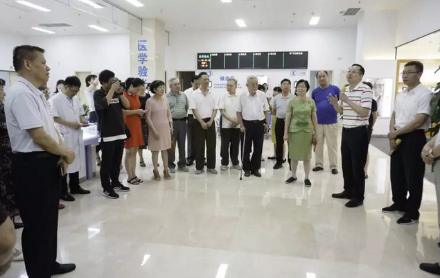 心系市民眼健康，李秀记等市老领*爱眼日莅临厦门眼科中心五缘院区考察2.png